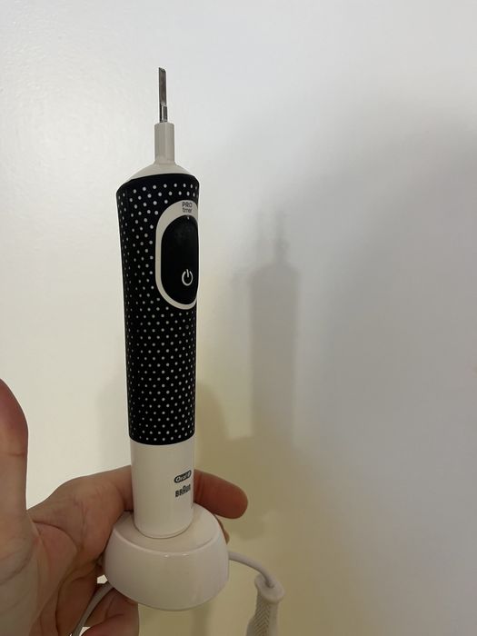 Escova de Dentes Elétrica Vitality 100 Cross Action oral b