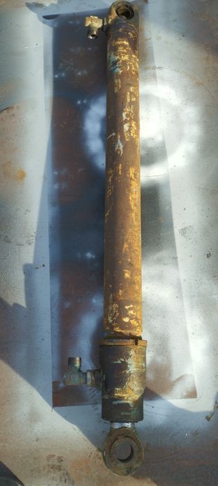 Гідроцеліндр навантажувача