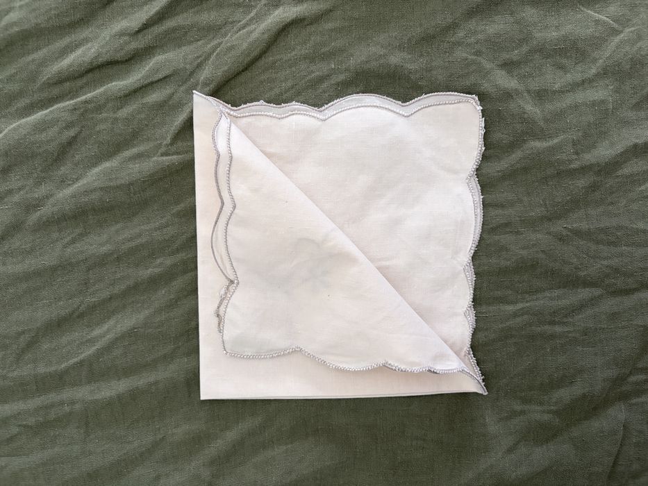 Toalha de mesa antiga e conjunto de guardanapos