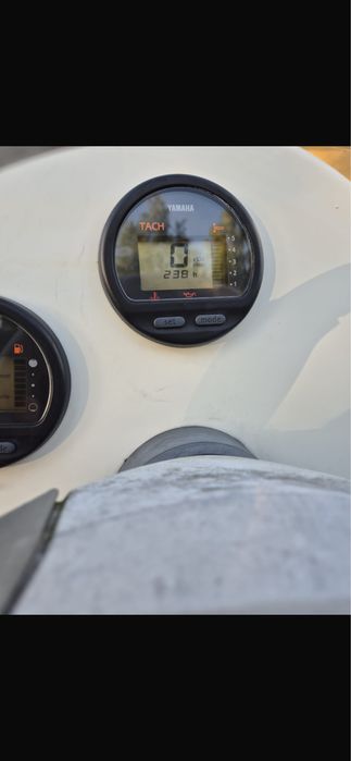 Sprzedam łódz silnik 40 km czterotakt 238 godzin