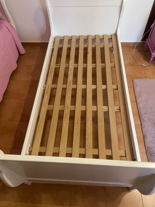 Cama clássica branca de criança + colchão