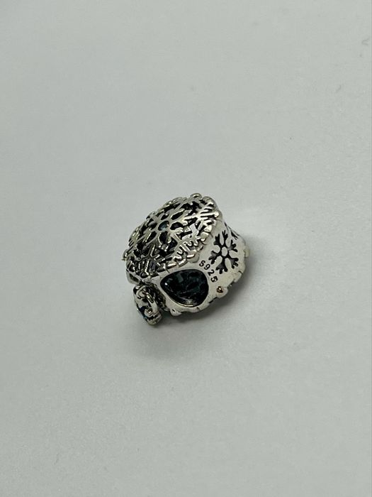 Srebrny charm's dwustronny śnieżynka srebro S925