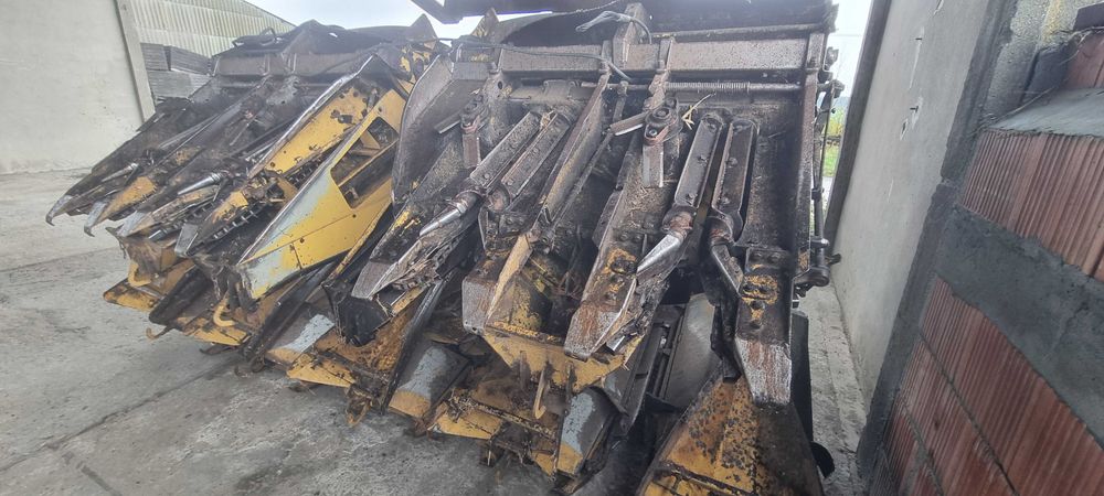 Przystawka Heder do kukurydzy New Holland MF 875
