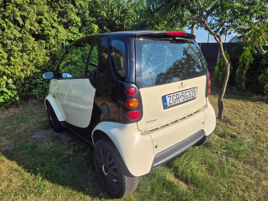 Smart fortwo . 2005