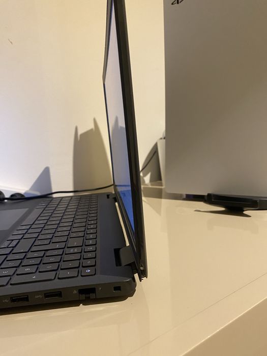 Portátil Dell Latitude 3520 15.6 | Core i7 | Intel iris xe Graphics