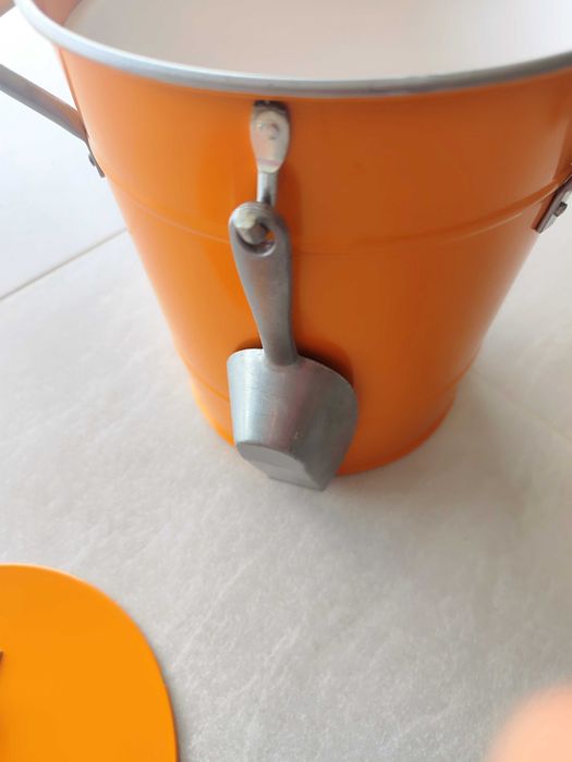Balde de gelo cor laranja