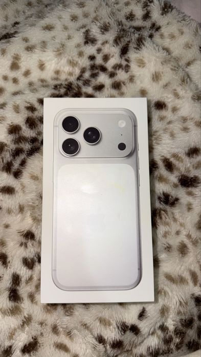 Iphone 17 pro silver (pagamento apenas por mbway)