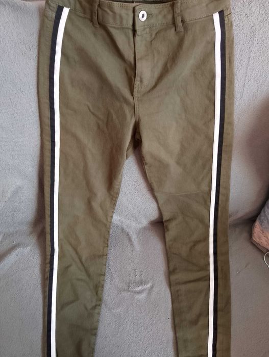 BERSHKA. Spodnie skinny.