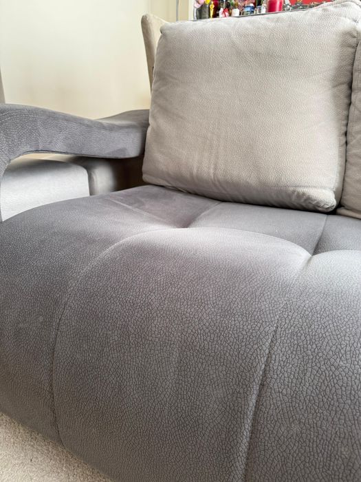 Sofá com chaise longe