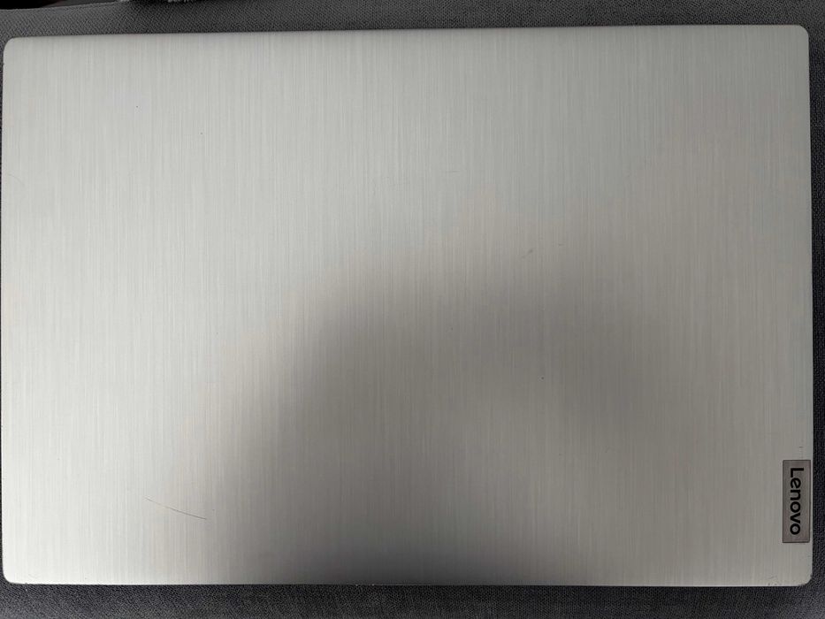 enovo IdeaPad 3 15ADA05 Ryzen 5 3500 12gb ram SSD 512 Vega 8