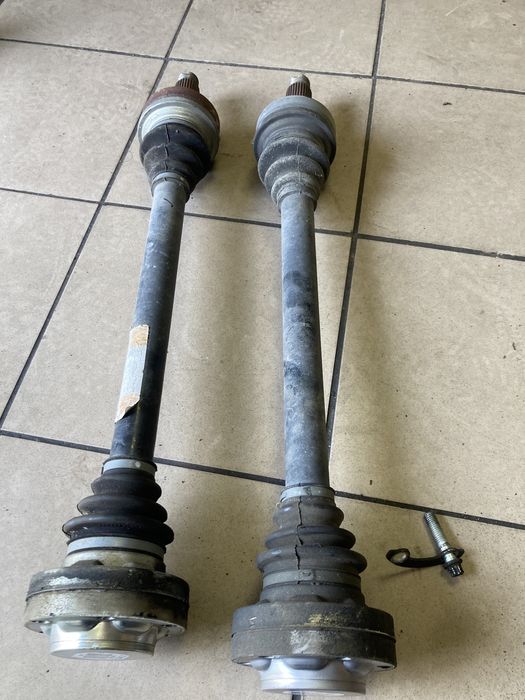 BMW e65 e66 750i półoś jak nowa