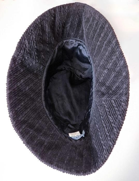 Chapéu Preto Senhora, da Naf Naf