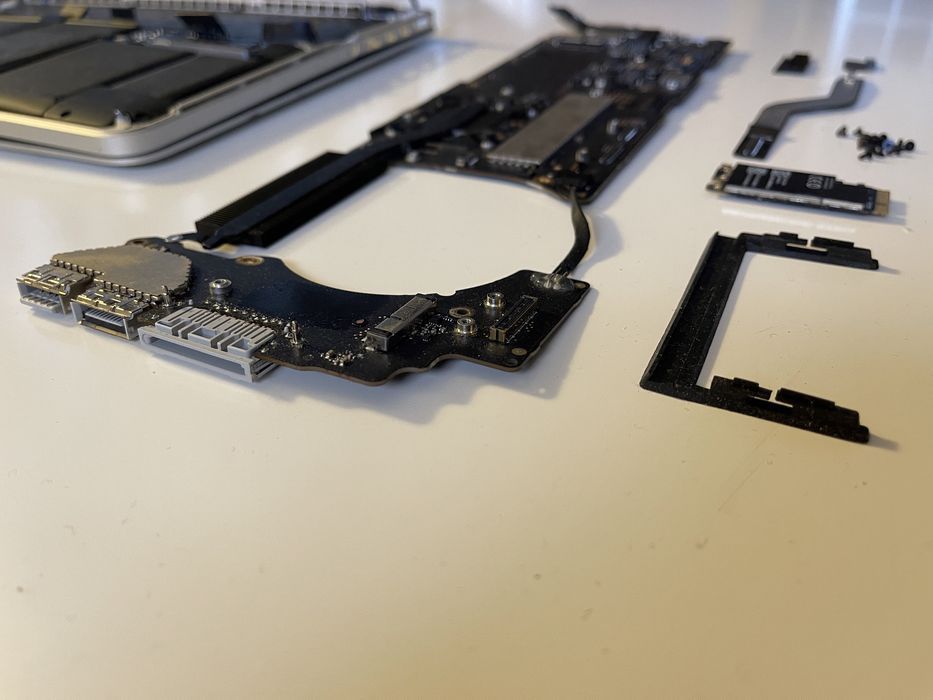 MacBook Pro Retina A1502 – Damaged for Parts64740942049283121