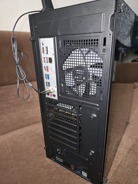Komputer PC AMD Ryzen 7 7800X3D / 32 GB DDR5 / 1 TB / RTX 5070ti 16 GB