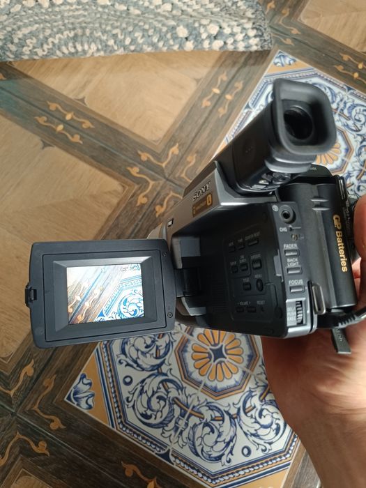 Продам відеокамеру Sony Handycam Vision CCD-TRV68        гарному стані