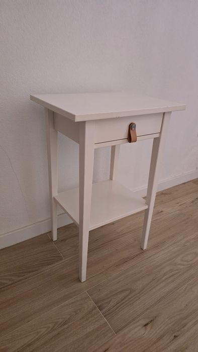 Mesas de Cabeceira Hemnes
