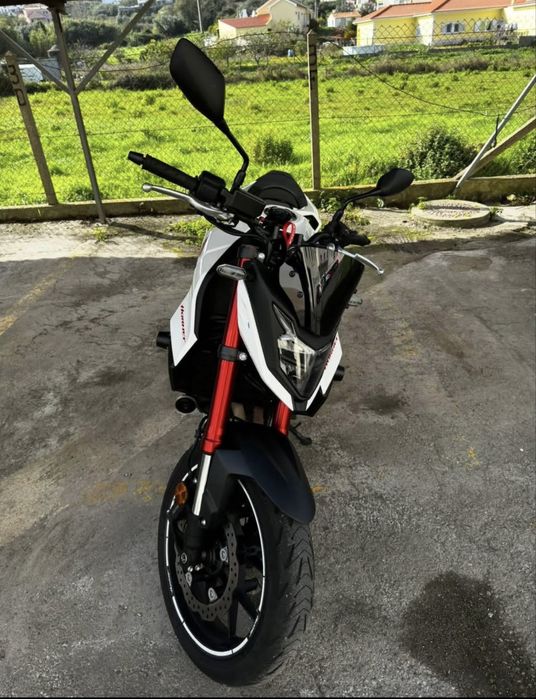 Cb 750 hornet 2024 com 9900km varios extras, com garantia