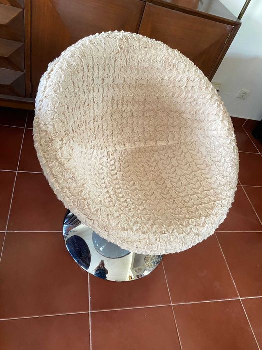 Cadeira Retro com novo forro.bom estado