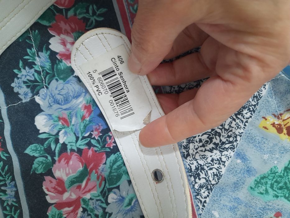 Cinto colorido azul, laranja e vermelho