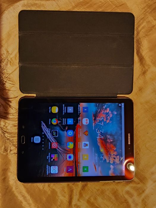 Планшет Samsung Galaxy Tab S2 9,7" LTE 3/32 gb плюс два чехла