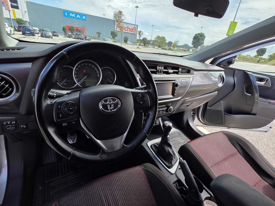 Toyota Auris 1.4D-4D Sport