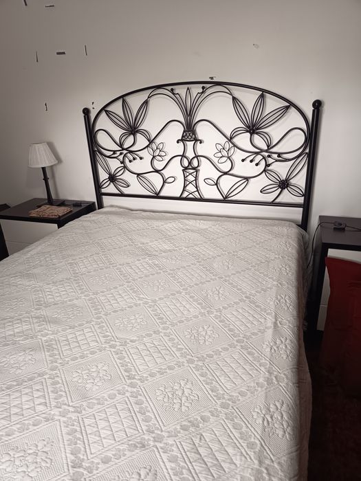 Cama de ferro com colchão