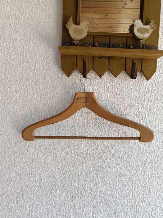 Cabide vintage c/inscrição.