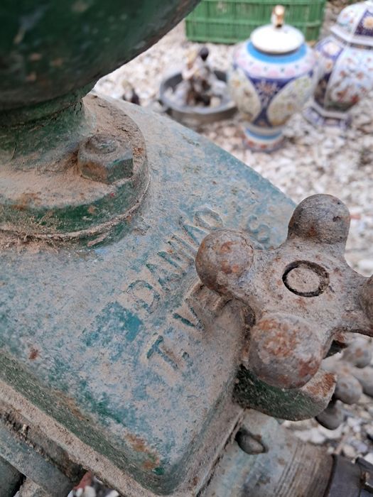 Bomba de transfega antiga.