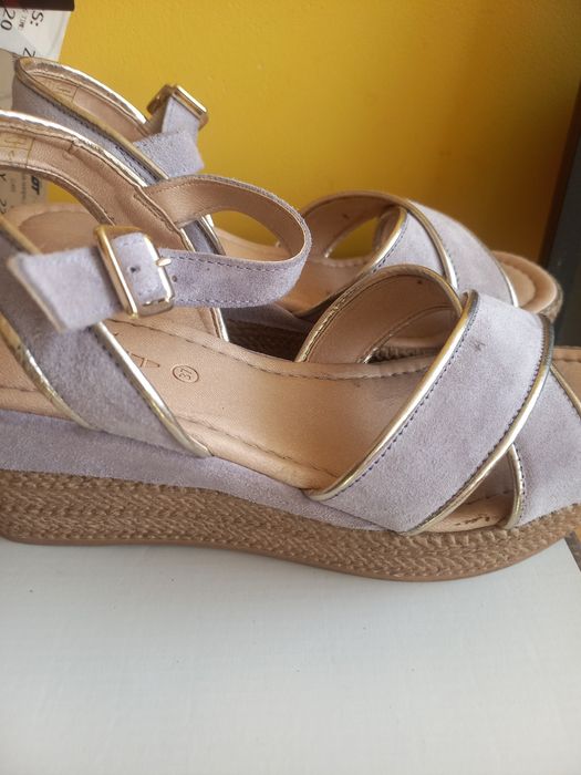 Buty damskie Venturiini