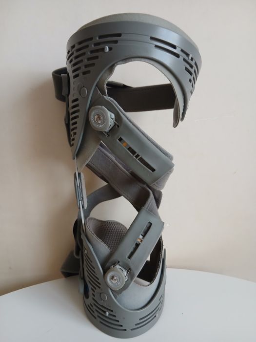 Колінний ортез.unloader one