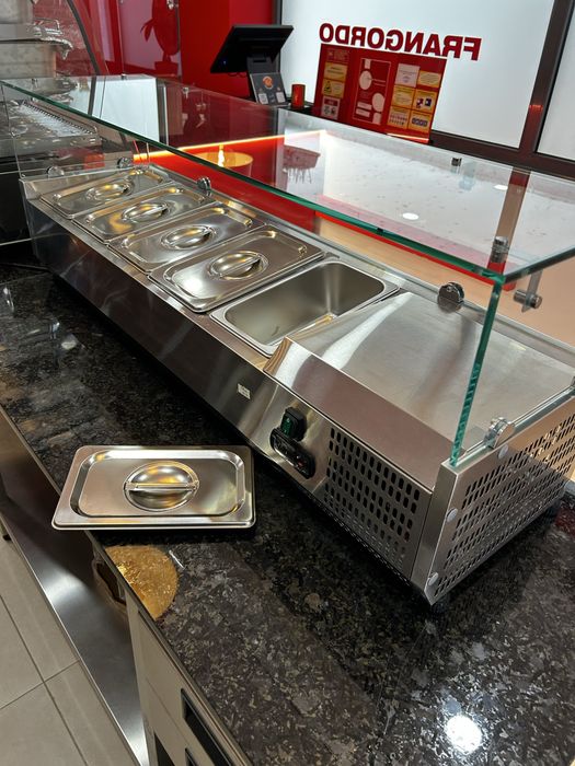 Vitrine Refrigerada de Bancada Com Vidro, com Capacidade Para 5 GN 1/4 , Dim.1200x335x435mm- 220V