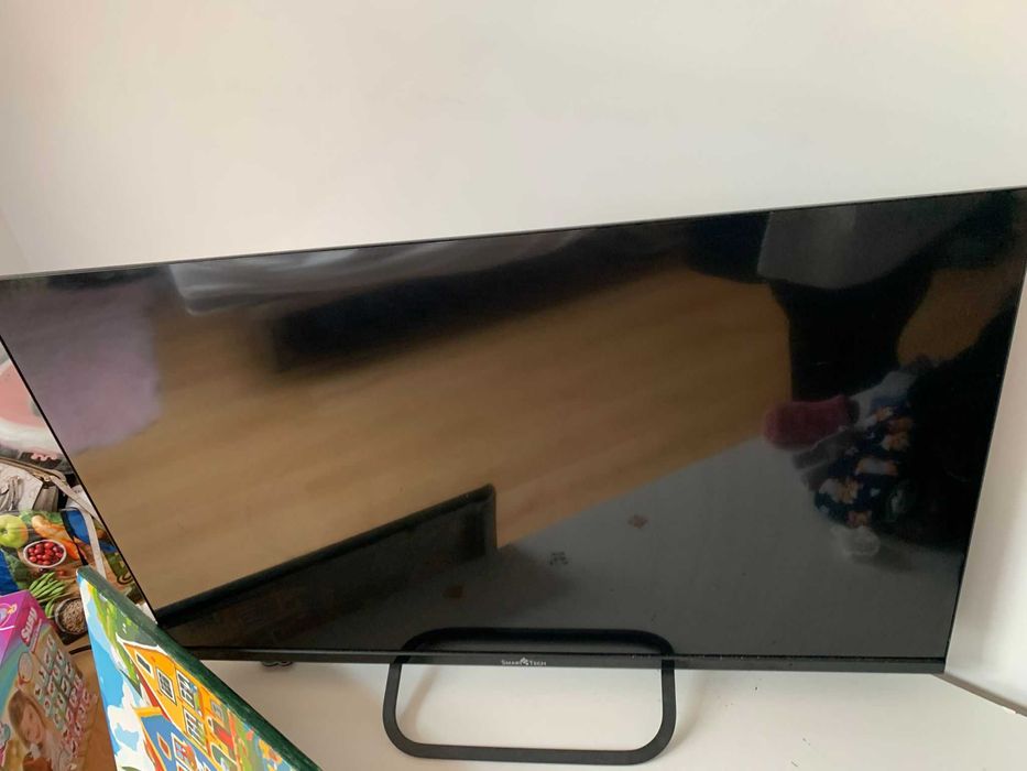 TV SmartTech 32” Android TV – Com Caixa – Estado Impecável