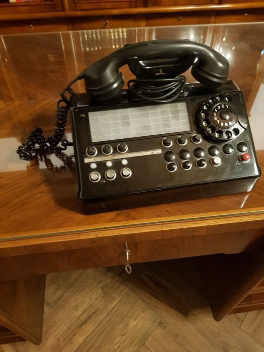Biurkowa centralka telefoniczna (łącznica) marki Siemens