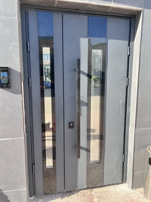 Установка входных дверей