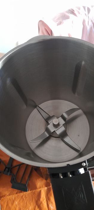 Vendo robo de cozinha ainda com garantia