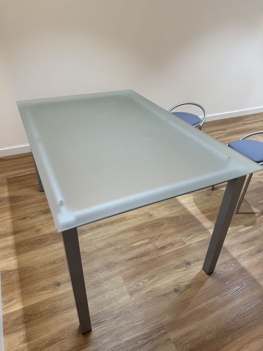 Mesa de jantar de vidro