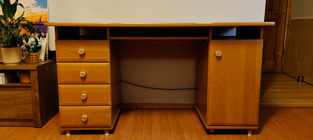 Biurko komputerowe z szufladami i szafką – solidne, pojemne, stan bdb