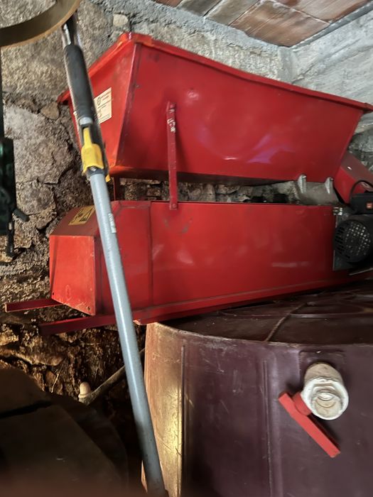 Relador eletrico, 2 baças, 1 prensa, uma maquina de sulfatar