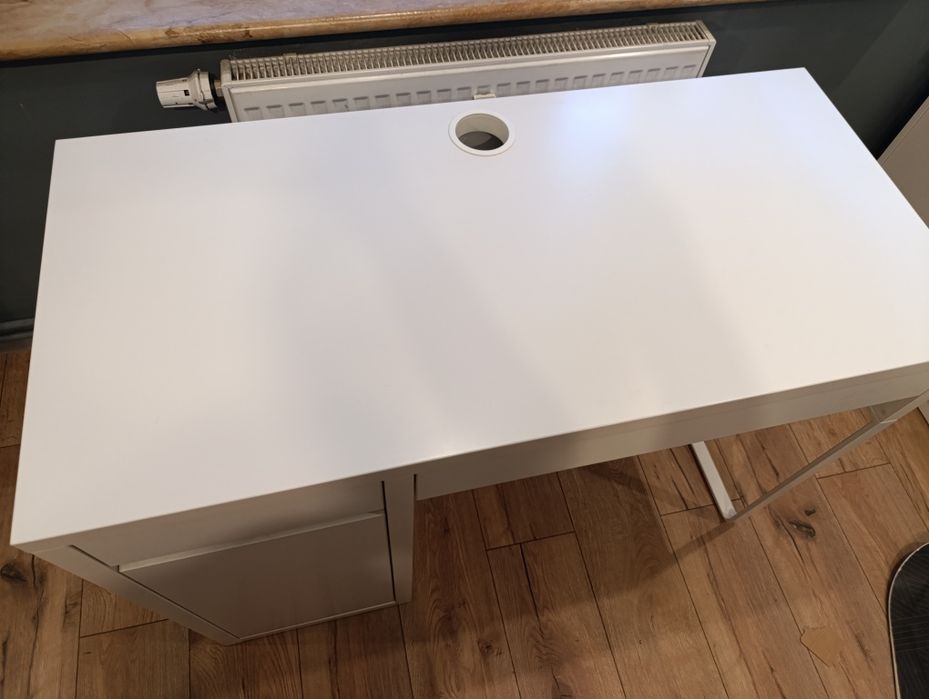 Białe biurko Micke Ikea