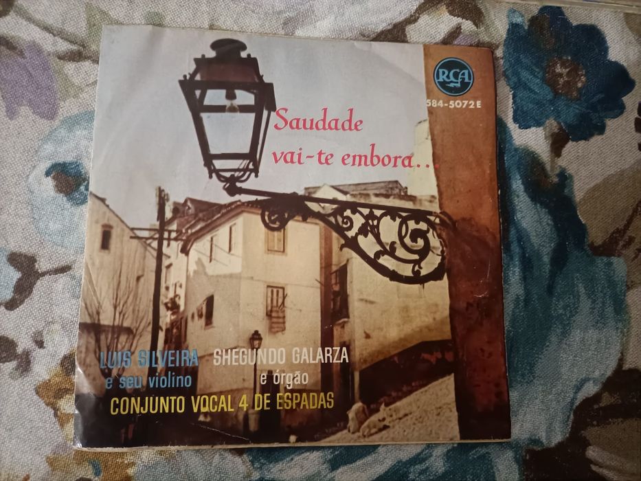Quatro discos de vinil de música Portuguesa