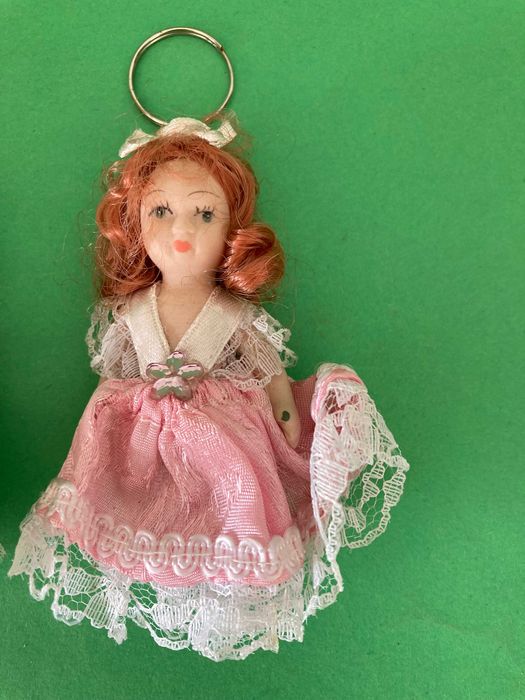 Lote 3 Bonequinhas em porcelana porta-chaves antigas