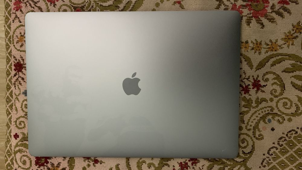 MacBook Pro 16 2019 року