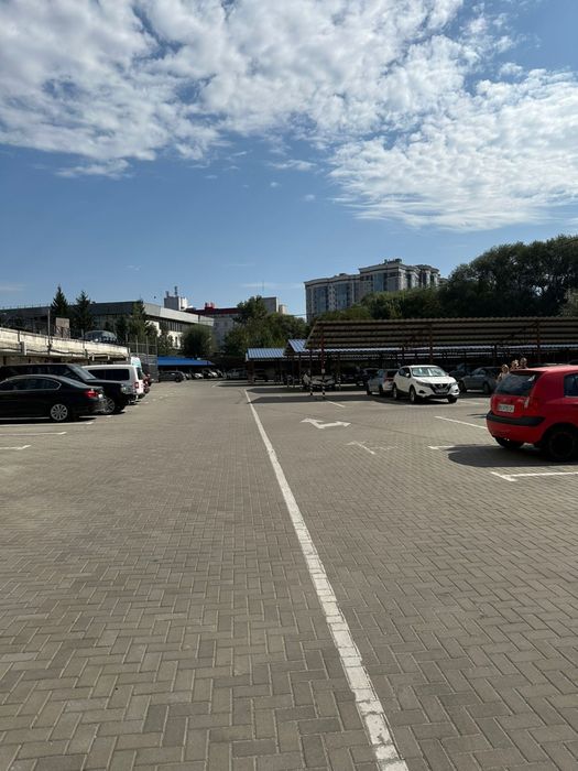 Продам паркомісце по Зарічанській біля Набережного кварталу