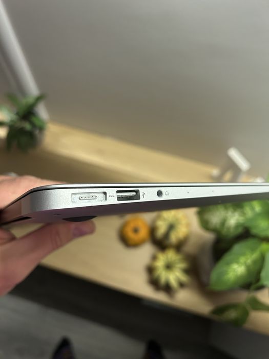 Macbook Air 13-inch Early 2015 Intel Core i5