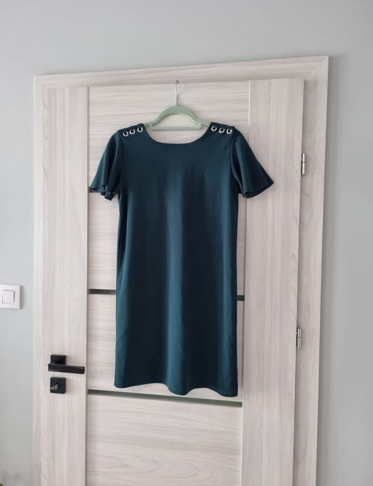 Zielona trapezowa sukienka butelkowa zieleń Reserved