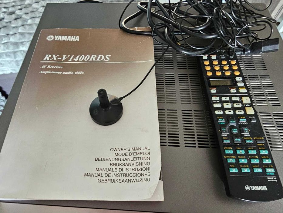 Amplituner Yamaha RX-V1400 + pilot, instrukcja, mikrofon kalibracyjny.