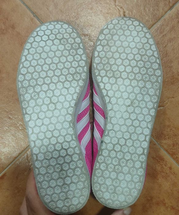 Sapatilhas Adidas Gazelle (Tamanho 37 1/3)