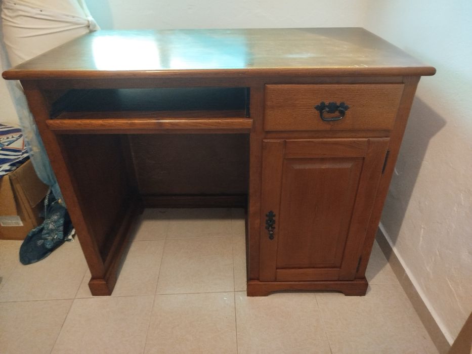 Vendo secretária usada