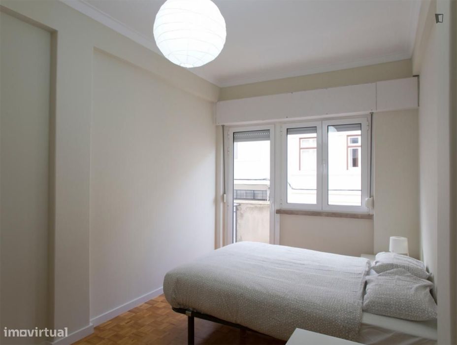 Quarto - localizado em Benfica Lisbon