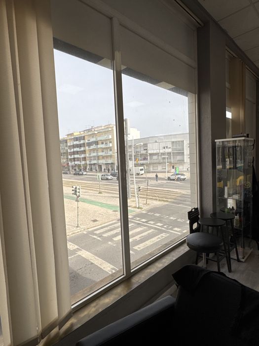 Procura-se profissional de estética / unhas / pestanas